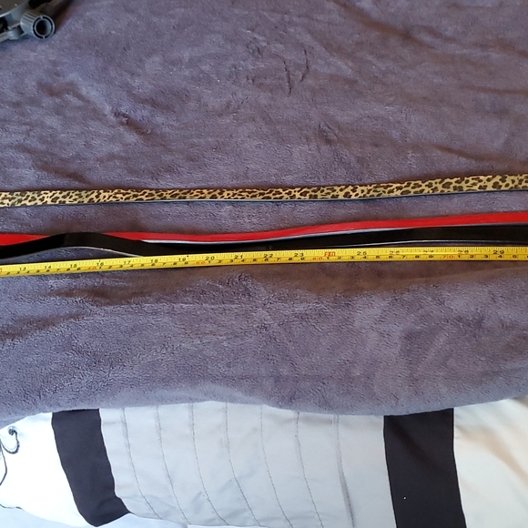 Kenneth Cole set of 3 belts red, black and leopard print - Picture 3 of 4